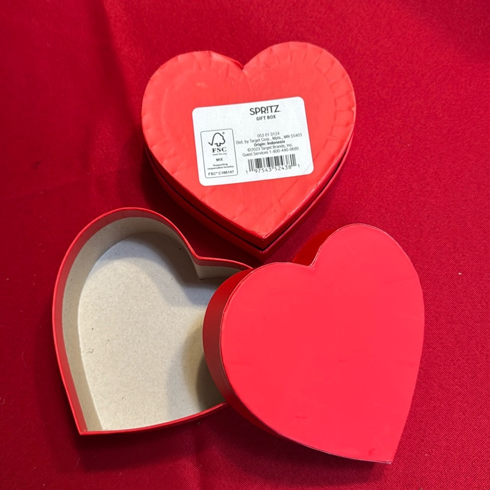 NEW Cardboard Heart Shaped Boxes 3” diameter. 
Great for Gifting❣️Use Year Round